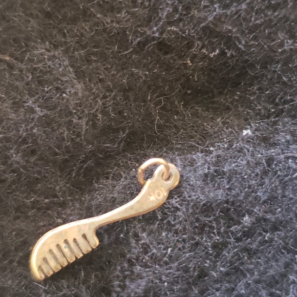 10kt Solid Gold Charm -Tiny Comb - - Picture 2 of 2